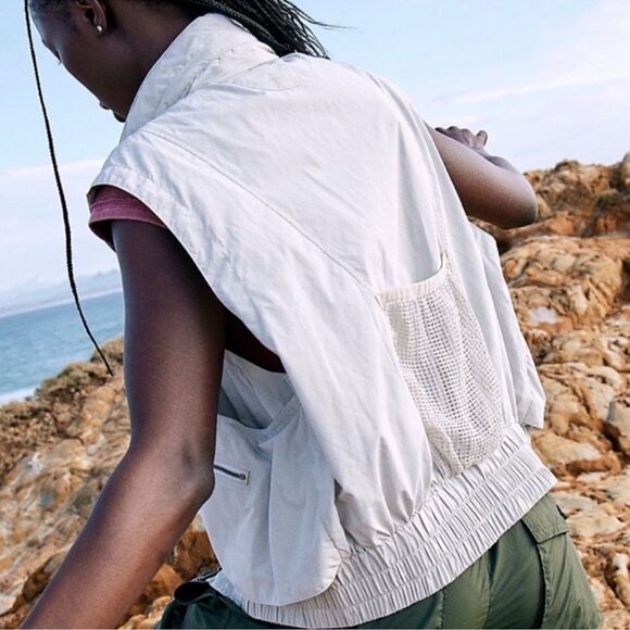 FP Movement Off The Grid Vest Utility Cargo Hooded Hiking Beige/Khaki Bone Small - Picture 8 of 12